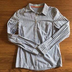 Maurices classic cotton button down blue and white shirt